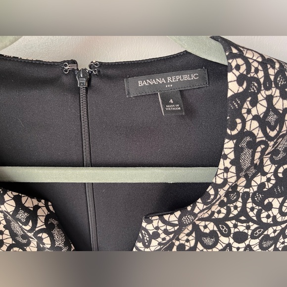 Banana Republic V-Neck Black & Cream Trellis Print Dress Cap Sleeves | Size 4 - Picture 4 of 5